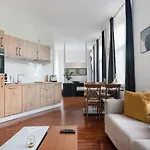 Cozy And Central City Apartment At The Belvedere